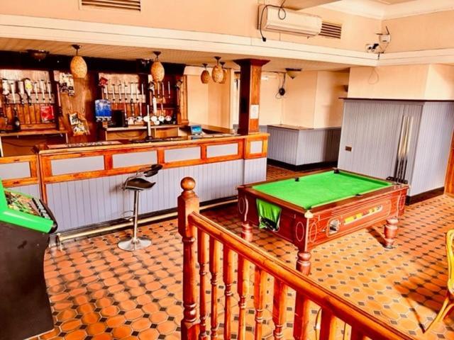 Sneyd Arms Hotel Tunstall Chatterley エクステリア 写真
